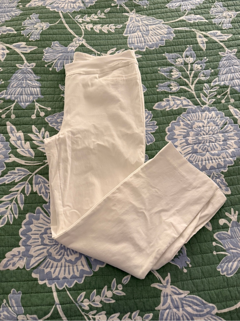 Chico's Brigette Straight Crop Pants